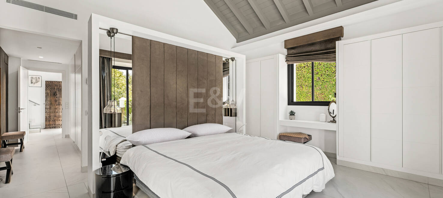 Stilvolle Villa mit Panoramablick auf das Meer in der Nähe des Strandes und des Stadtzentrums an der Golden Mile