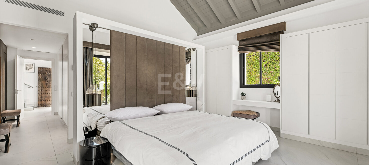 Stylish Villa with Panoramic Sea Views near the Beach and the City Centre on the Golden Mile