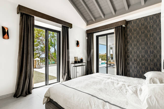 Stylish Villa with Panoramic Sea Views near the Beach and the City Centre on the Golden Mile