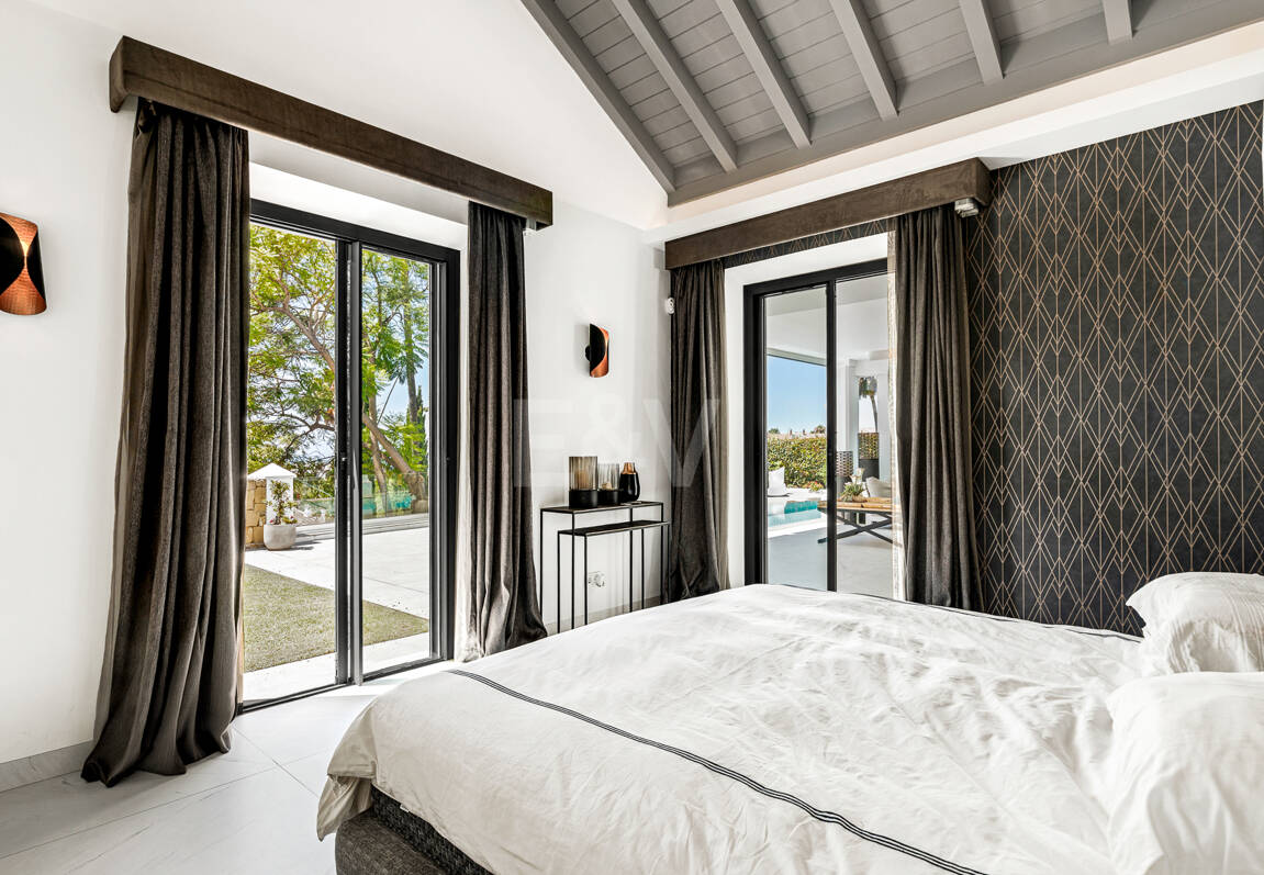 Stylish Villa with Panoramic Sea Views near the Beach and the City Centre on the Golden Mile