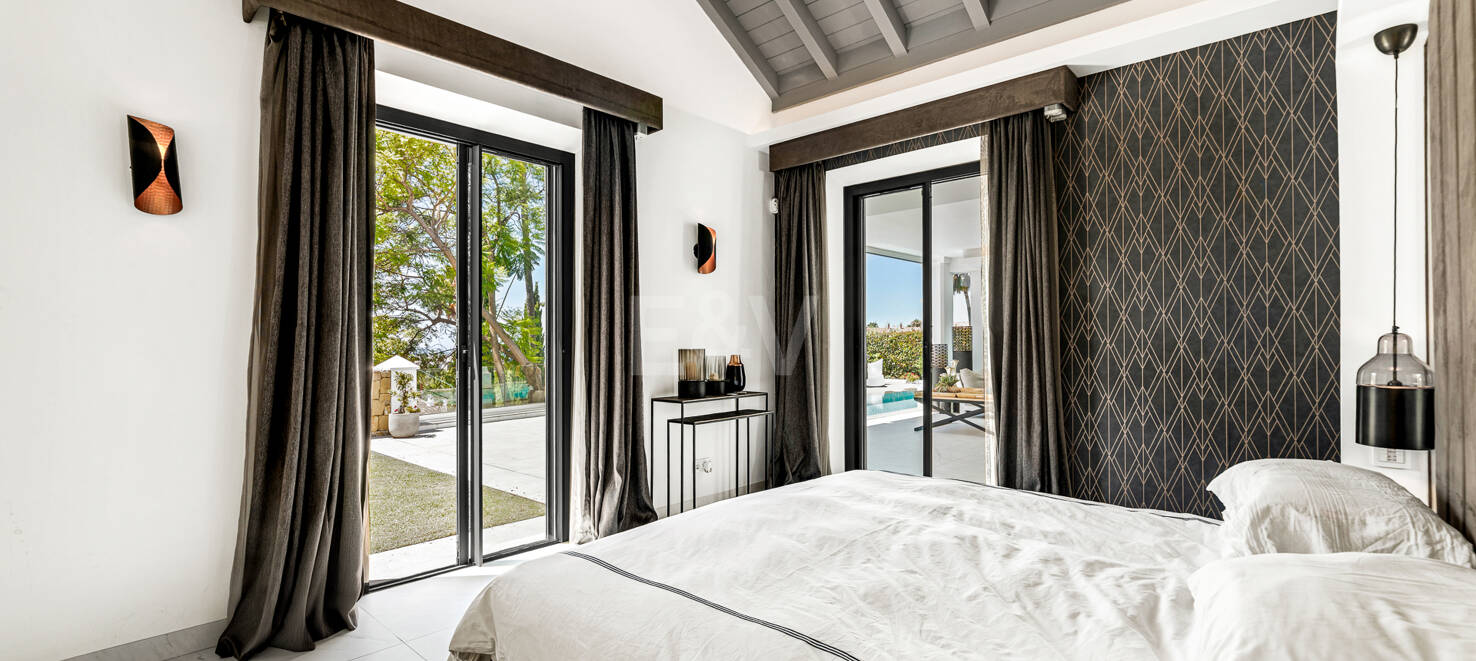 Stilvolle Villa mit Panoramablick auf das Meer in der Nähe des Strandes und des Stadtzentrums an der Golden Mile