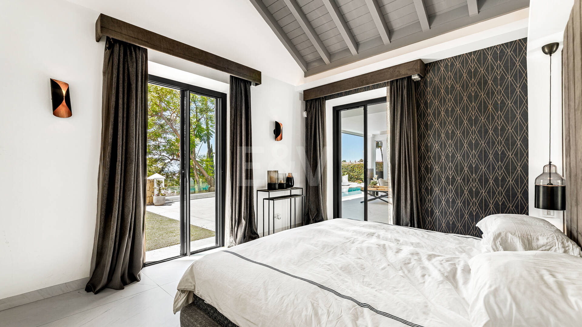 Stylish Villa with Panoramic Sea Views near the Beach and the City Centre on the Golden Mile