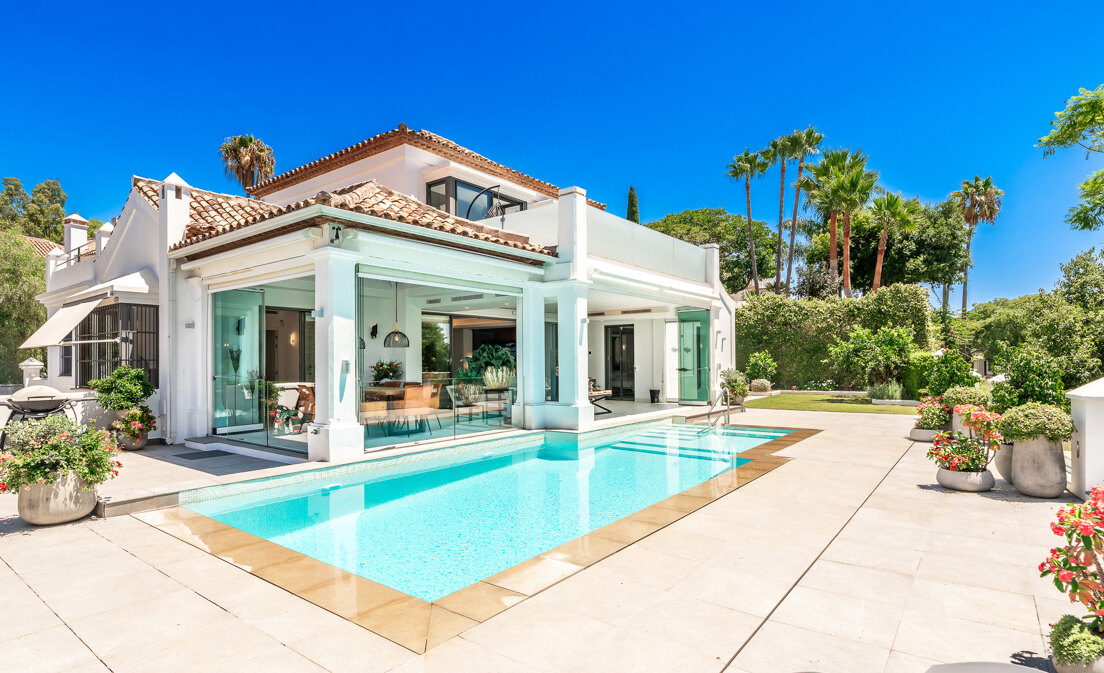 Moderne Villa in El Capricho mit Panoramablick auf das Meer