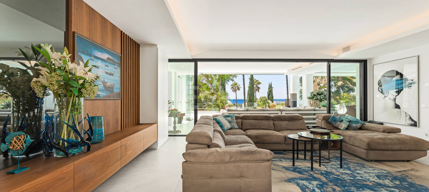 Stilvolle Villa mit Panoramablick auf das Meer in der Nähe des Strandes und des Stadtzentrums an der Golden Mile