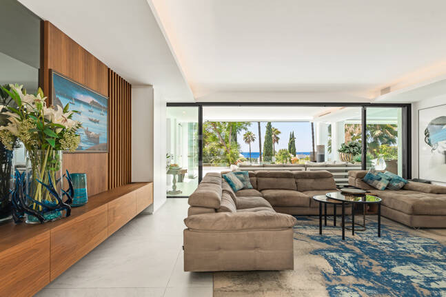 Stylish Villa with Panoramic Sea Views near the Beach and the City Centre on the Golden Mile