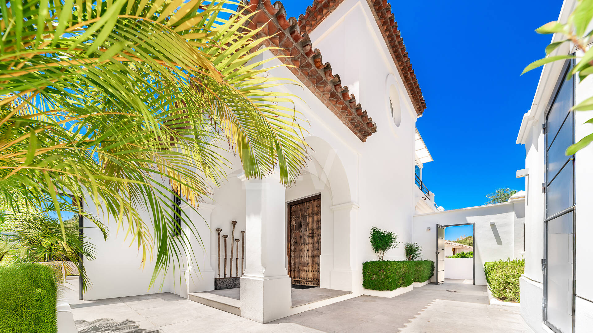 Stylish Villa with Panoramic Sea Views near the Beach and the City Centre on the Golden Mile