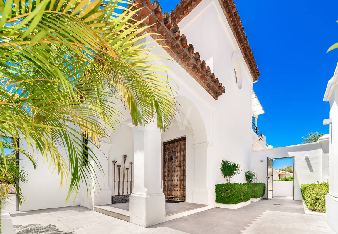 Stylish Villa with Panoramic Sea Views near the Beach and the City Centre on the Golden Mile