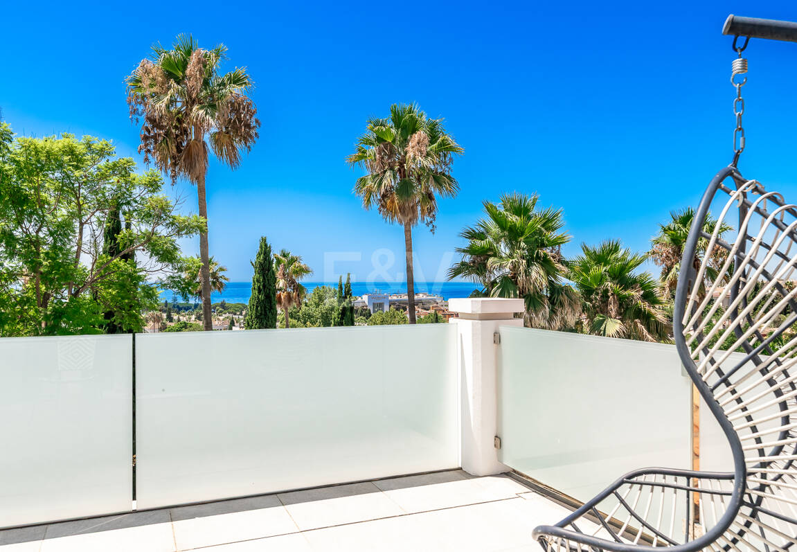 Stylish Villa with Panoramic Sea Views near the Beach and the City Centre on the Golden Mile