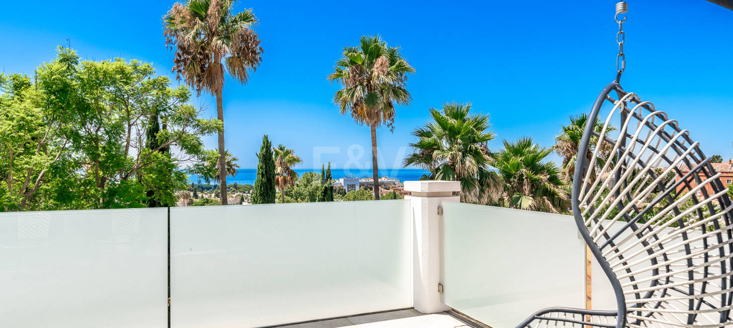 Stilvolle Villa mit Panoramablick auf das Meer in der Nähe des Strandes und des Stadtzentrums an der Golden Mile