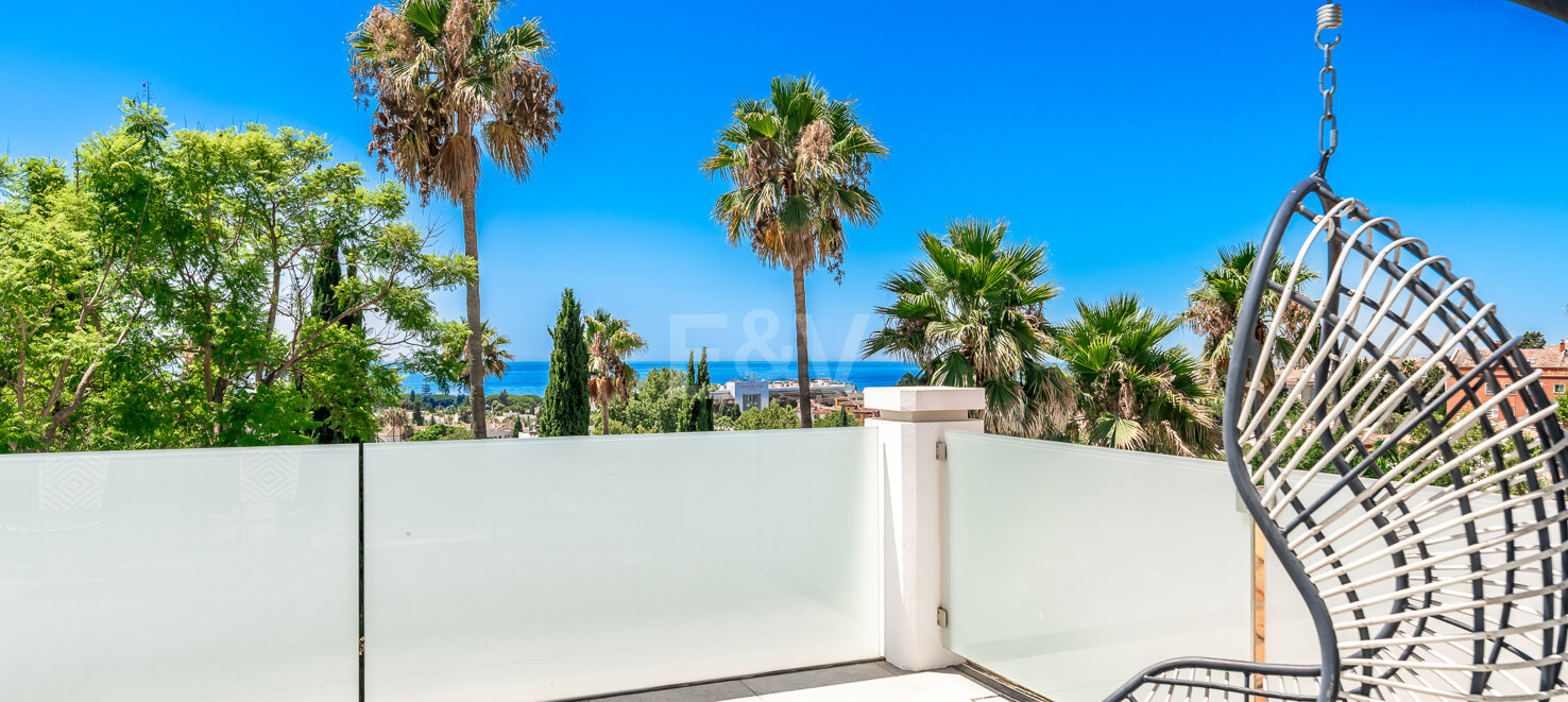 Stylish Villa with Panoramic Sea Views near the Beach and the City Centre on the Golden Mile