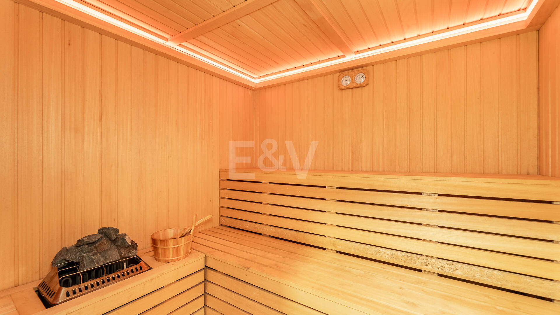 Stylish Villa with Panoramic Sea Views near the Beach and the City Centre on the Golden Mile