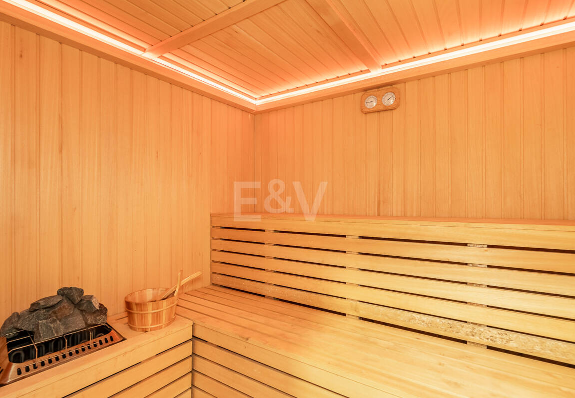 Stylish Villa with Panoramic Sea Views near the Beach and the City Centre on the Golden Mile