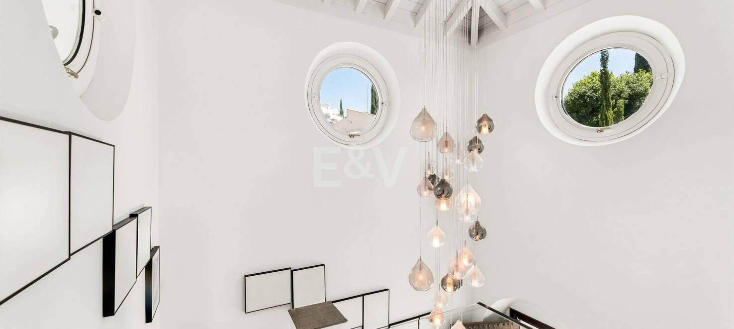 Stylish Villa with Panoramic Sea Views near the Beach and the City Centre on the Golden Mile