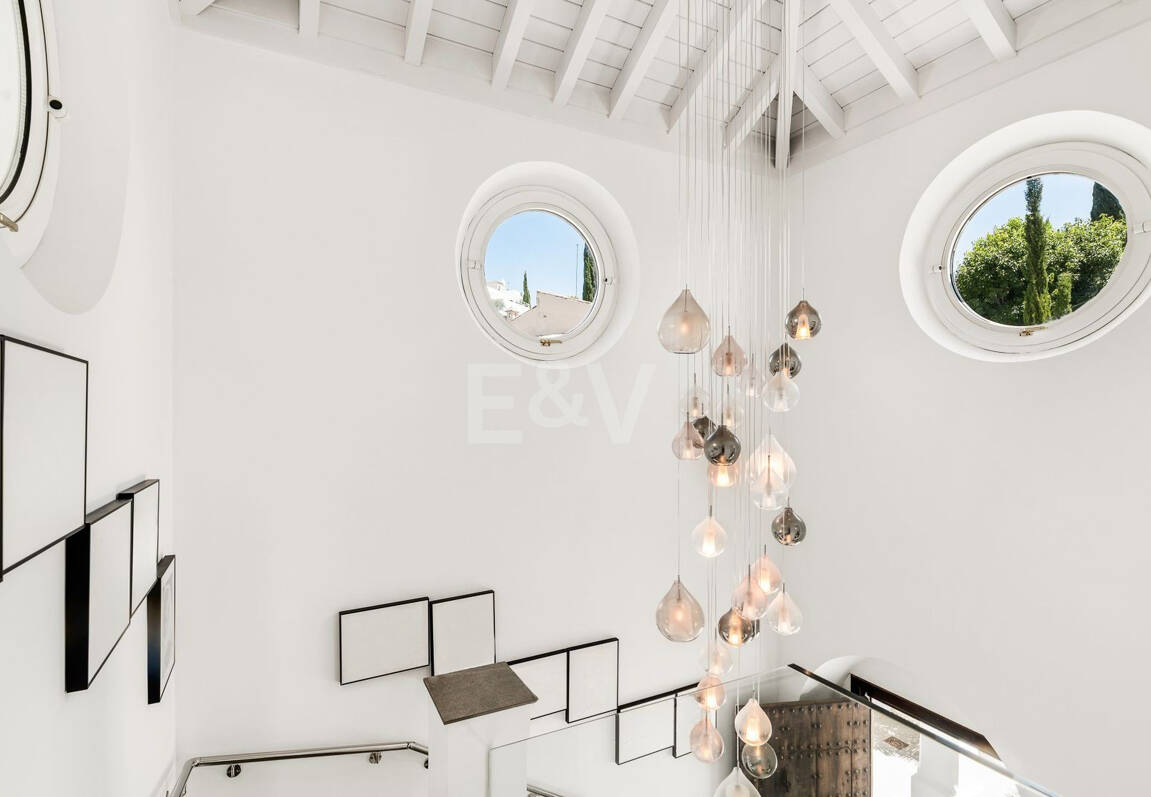 Stylish Villa with Panoramic Sea Views near the Beach and the City Centre on the Golden Mile