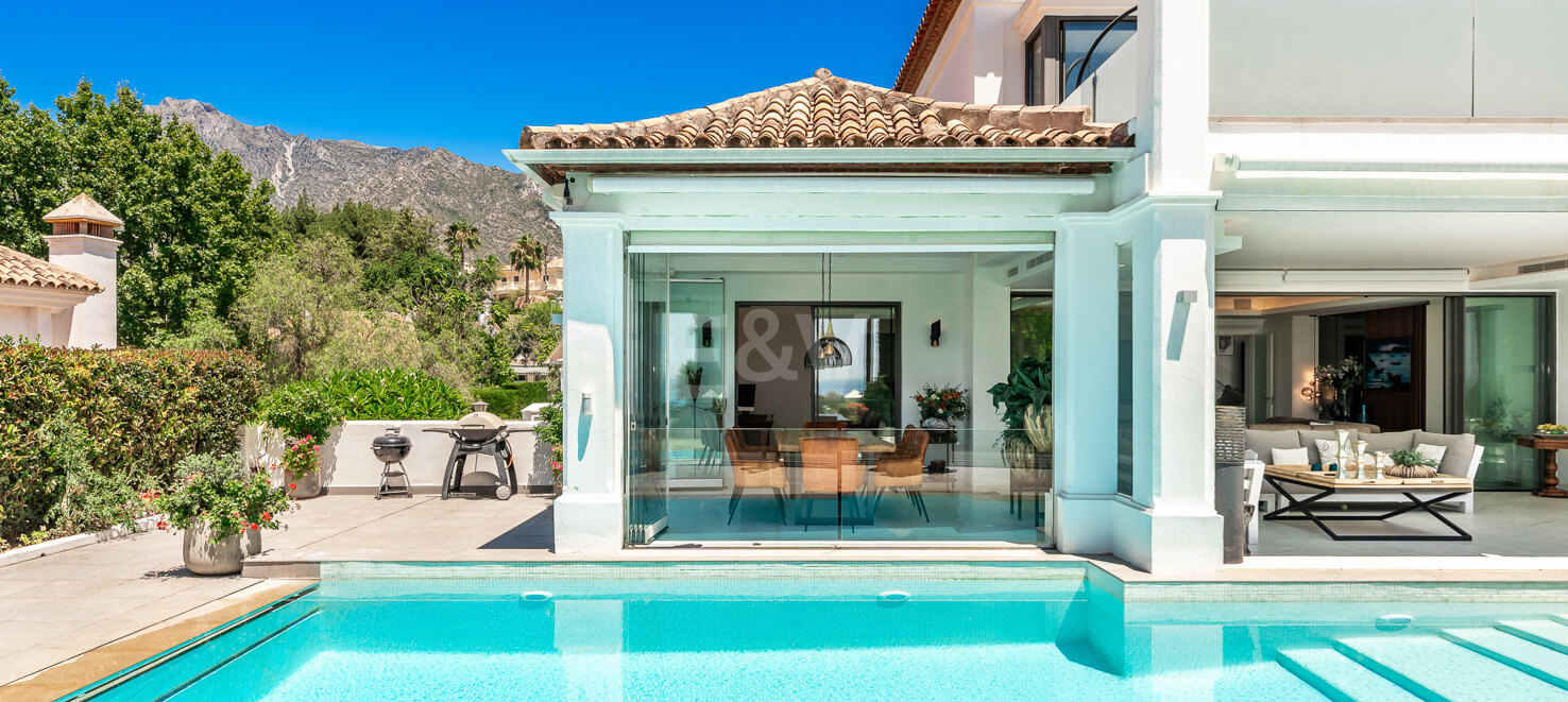 Stylish Villa with Panoramic Sea Views near the Beach and the City Centre on the Golden Mile
