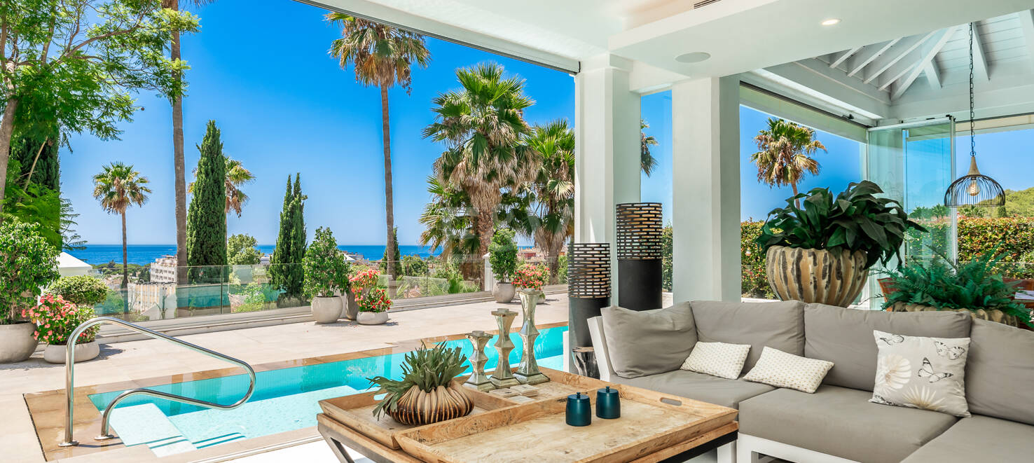 Stilvolle Villa mit Panoramablick auf das Meer in der Nähe des Strandes und des Stadtzentrums an der Golden Mile