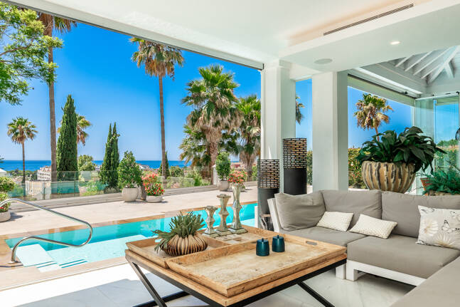 Stylish Villa with Panoramic Sea Views near the Beach and the City Centre on the Golden Mile