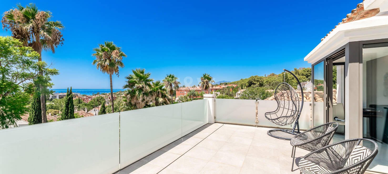 Stilvolle Villa mit Panoramablick auf das Meer in der Nähe des Strandes und des Stadtzentrums an der Golden Mile