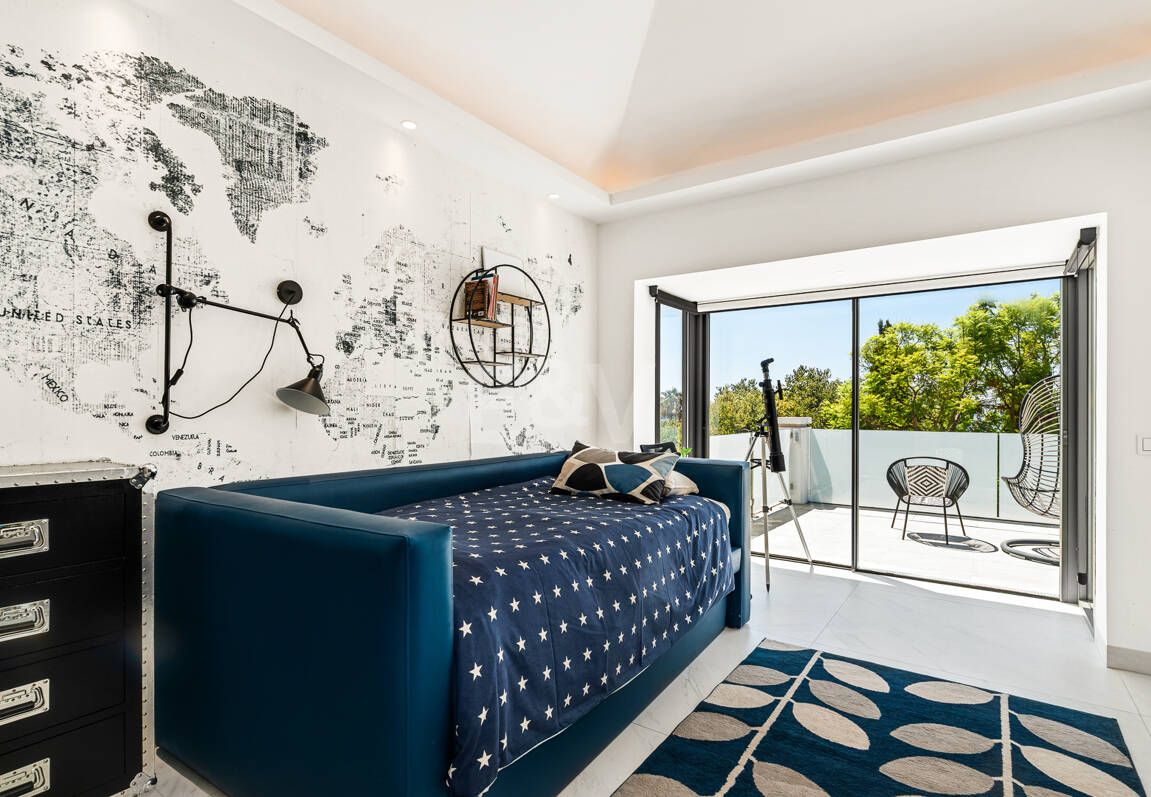 Stylish Villa with Panoramic Sea Views near the Beach and the City Centre on the Golden Mile