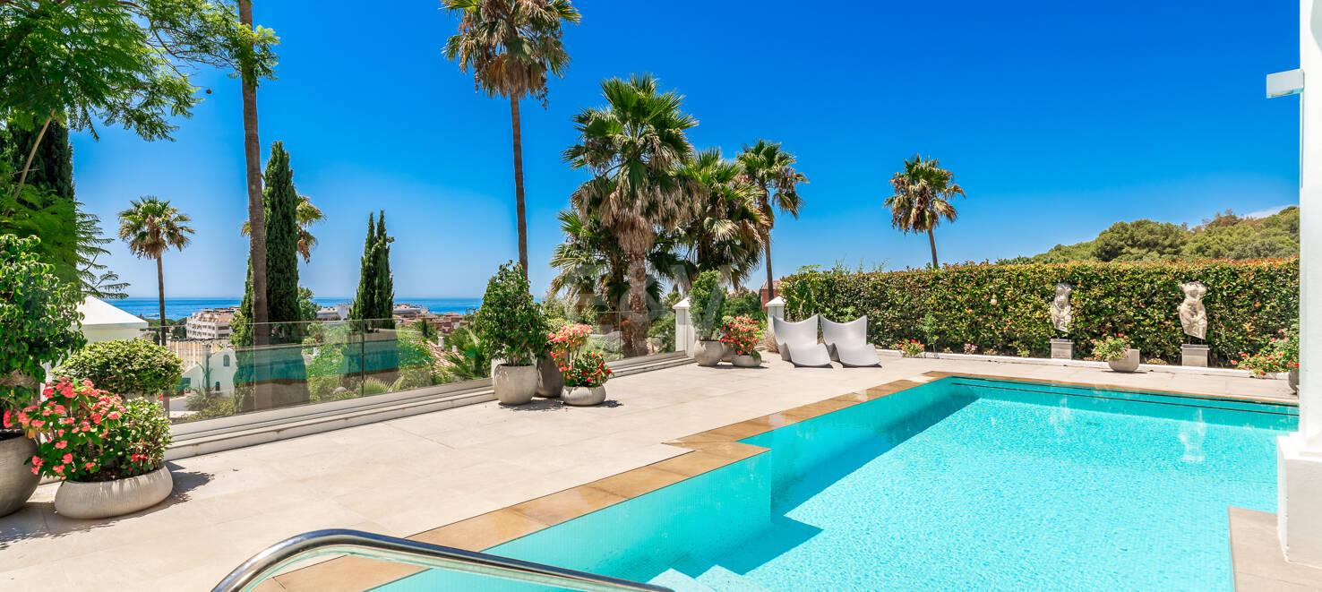 Stilvolle Villa mit Panoramablick auf das Meer in der Nähe des Strandes und des Stadtzentrums an der Golden Mile