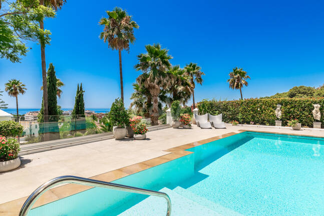 Stylish Villa with Panoramic Sea Views near the Beach and the City Centre on the Golden Mile