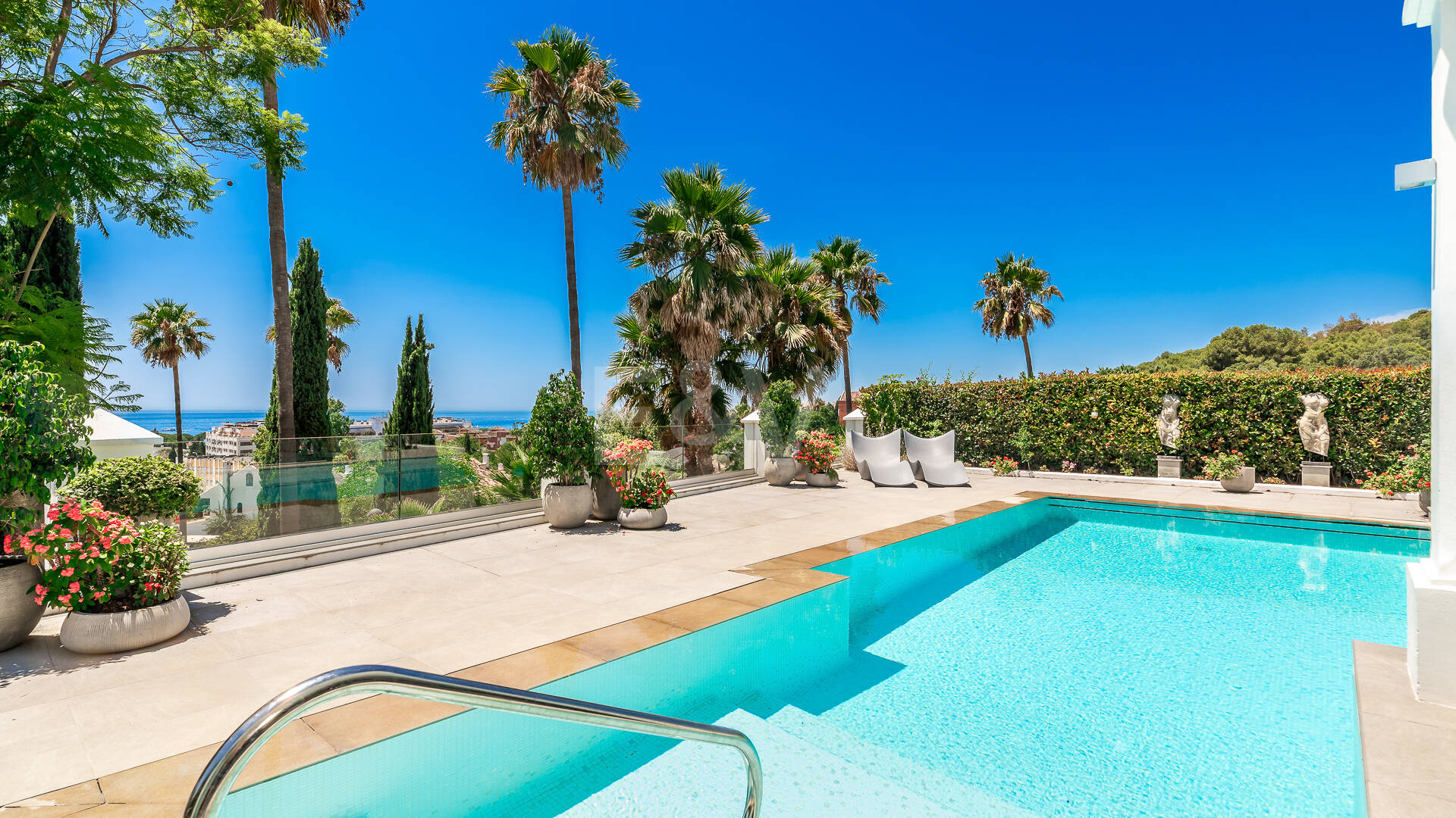 Stylish Villa with Panoramic Sea Views near the Beach and the City Centre on the Golden Mile