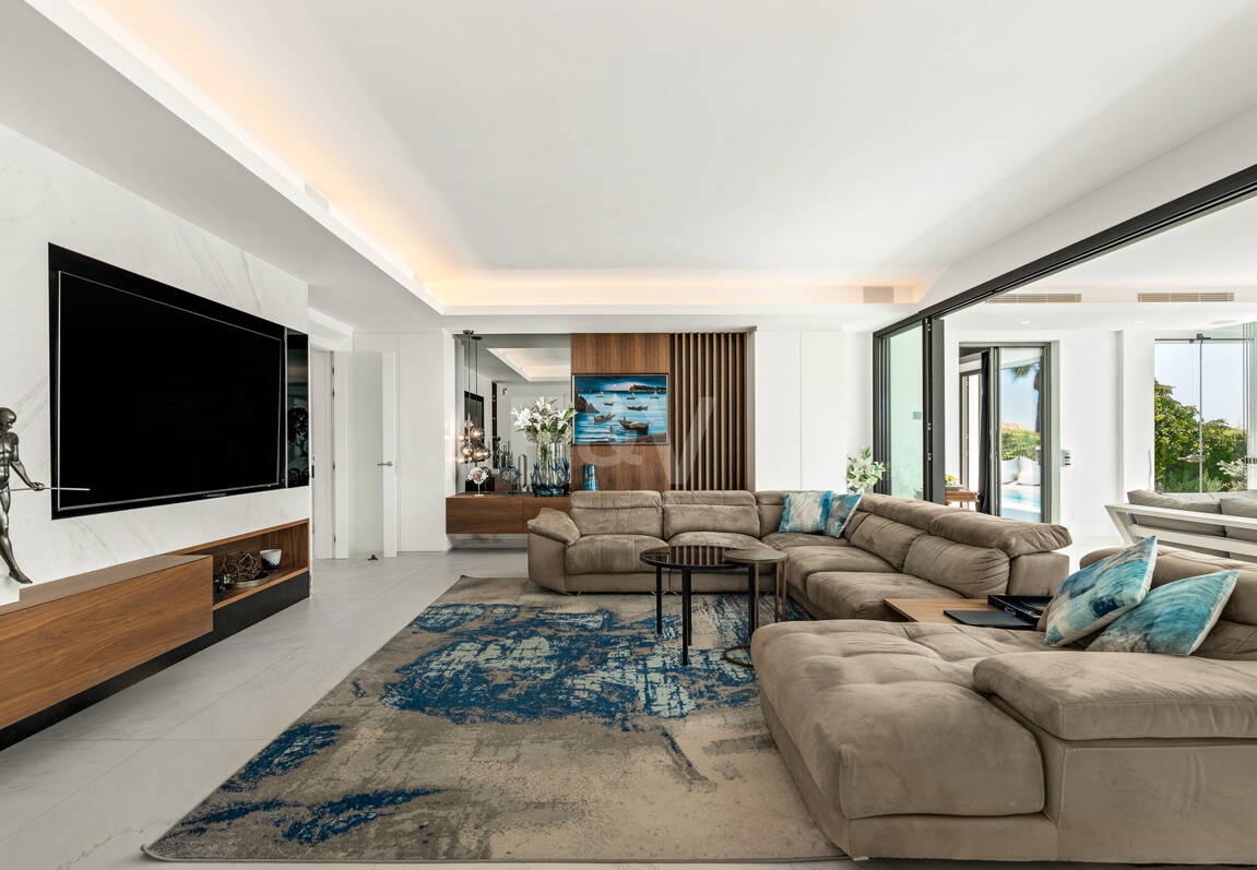 Stylish Villa with Panoramic Sea Views near the Beach and the City Centre on the Golden Mile