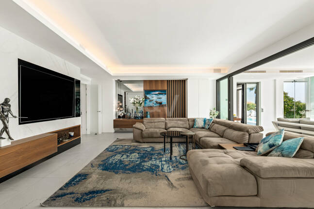 Stylish Villa with Panoramic Sea Views near the Beach and the City Centre on the Golden Mile