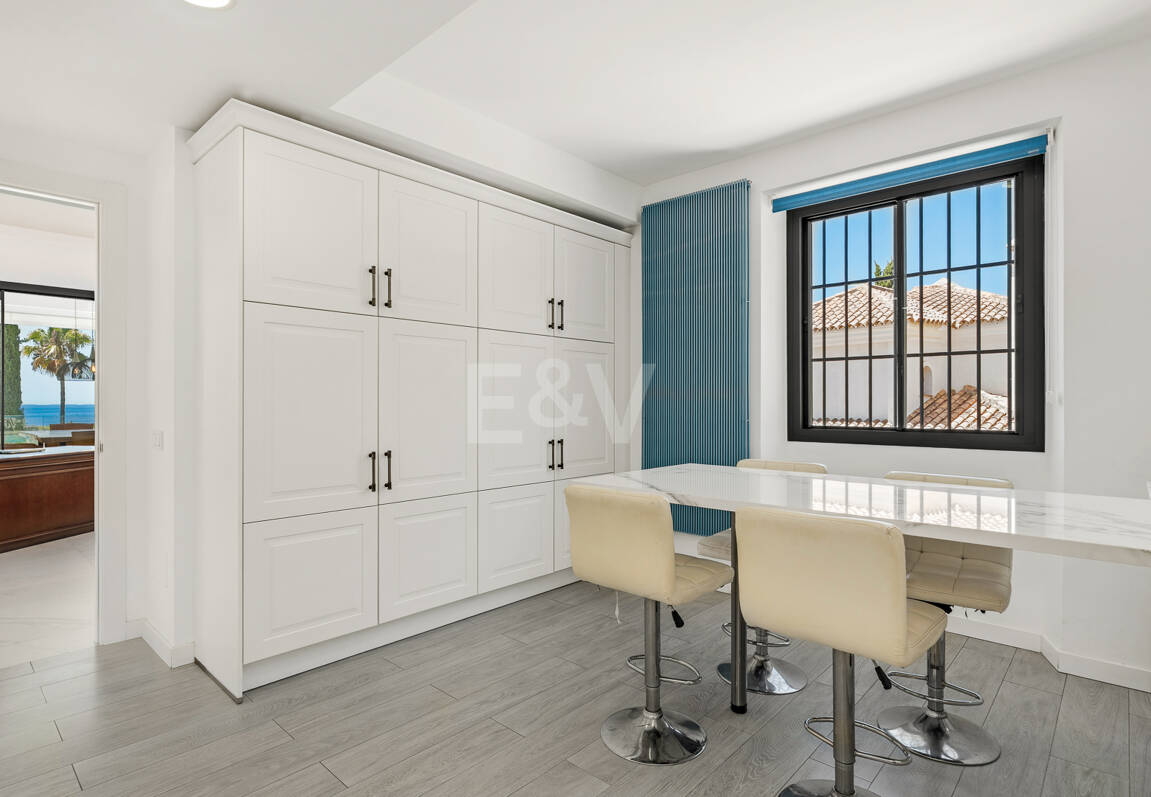 Stylish Villa with Panoramic Sea Views near the Beach and the City Centre on the Golden Mile