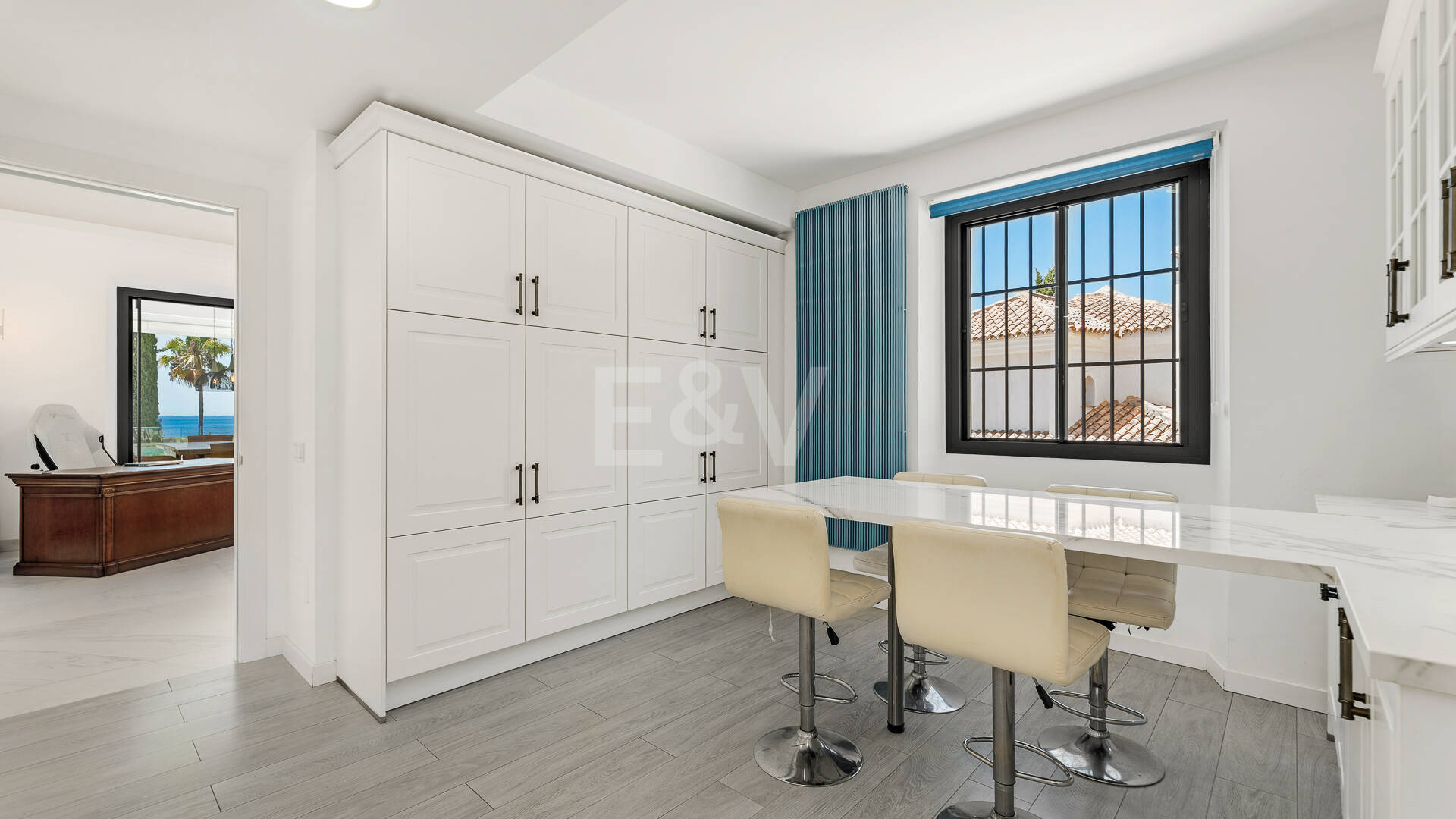 Stylish Villa with Panoramic Sea Views near the Beach and the City Centre on the Golden Mile