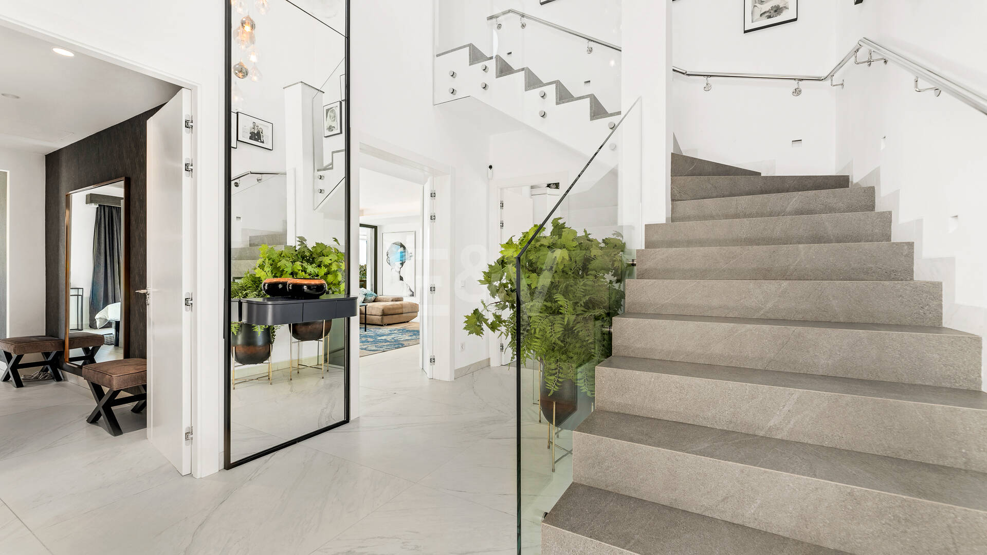 Stylish Villa with Panoramic Sea Views near the Beach and the City Centre on the Golden Mile