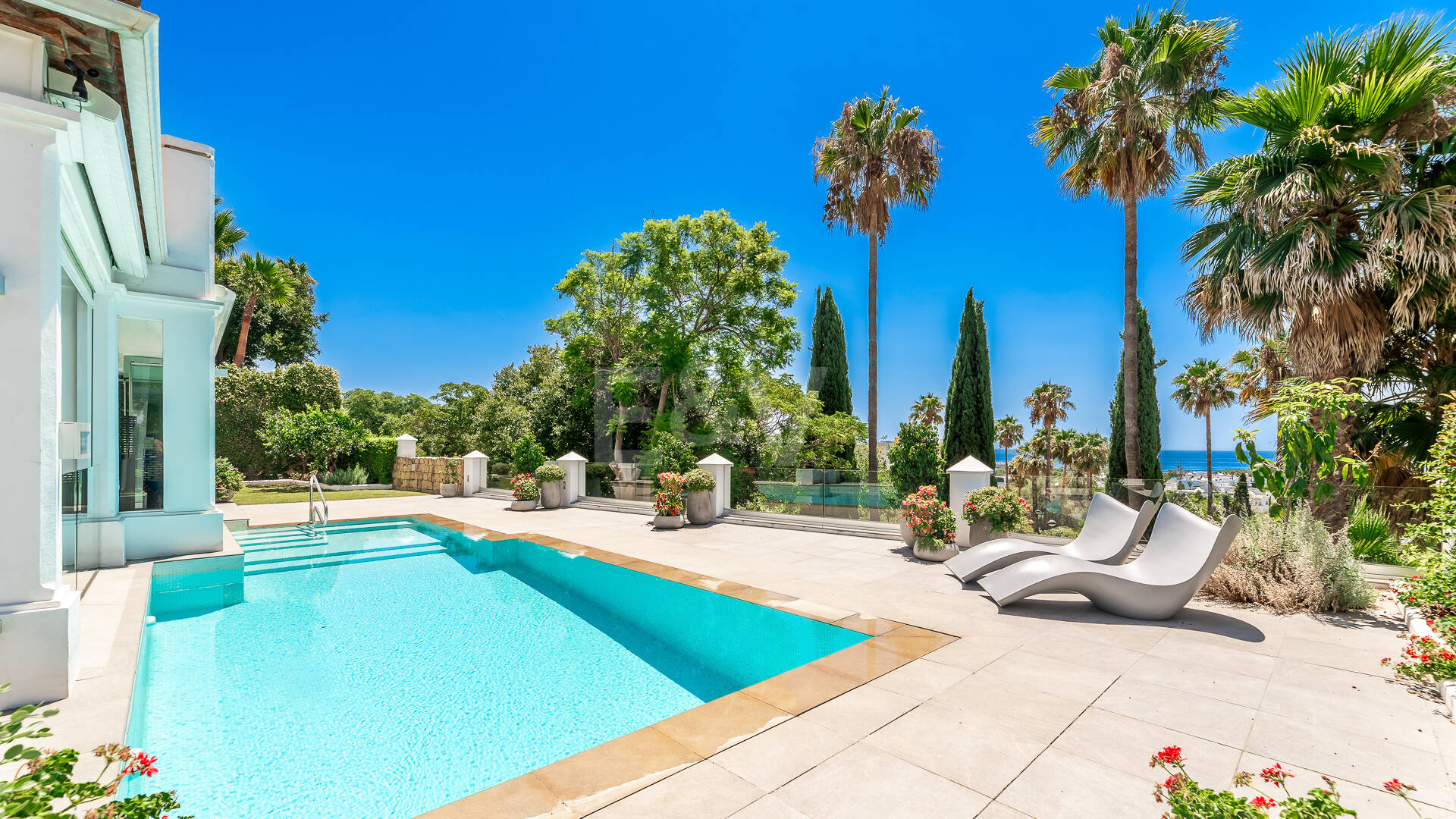 Stylish Villa with Panoramic Sea Views near the Beach and the City Centre on the Golden Mile