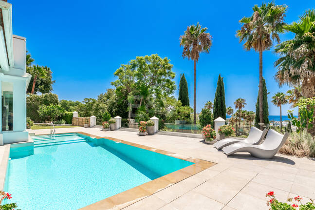 Stylish Villa with Panoramic Sea Views near the Beach and the City Centre on the Golden Mile