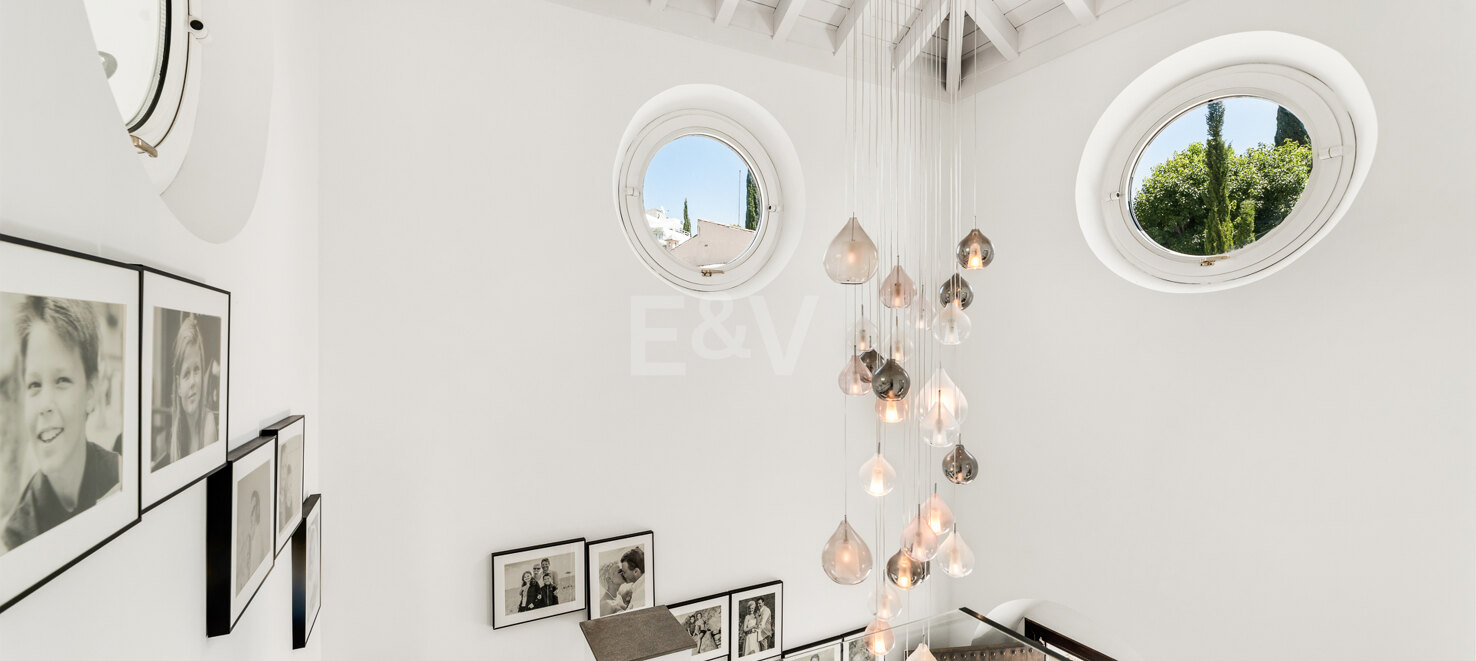 Stylish Villa with Panoramic Sea Views near the Beach and the City Centre on the Golden Mile