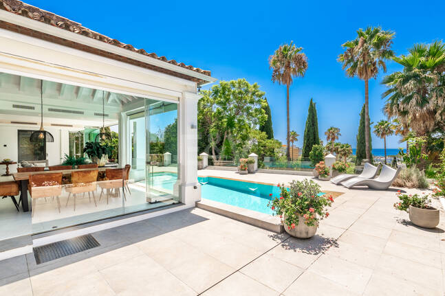 Stylish Villa with Panoramic Sea Views near the Beach and the City Centre on the Golden Mile