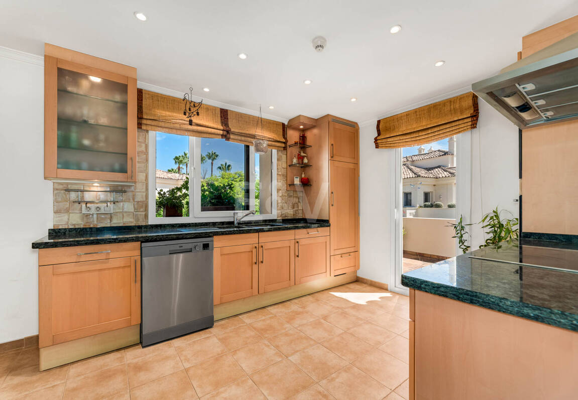 Duplex Penthouse med spektakulär Utsikt över Prestigeious Golf Area med stor potential