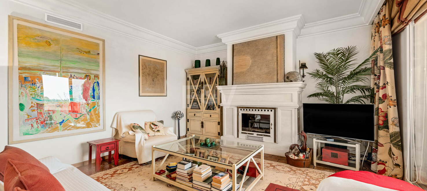 Duplex penthouse with spectacular views in prestigious Golf area – Great Potential !
