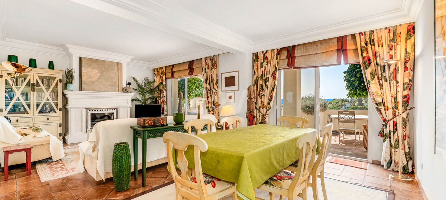 Duplex penthouse with spectacular views in prestigious Golf area – Great Potential !