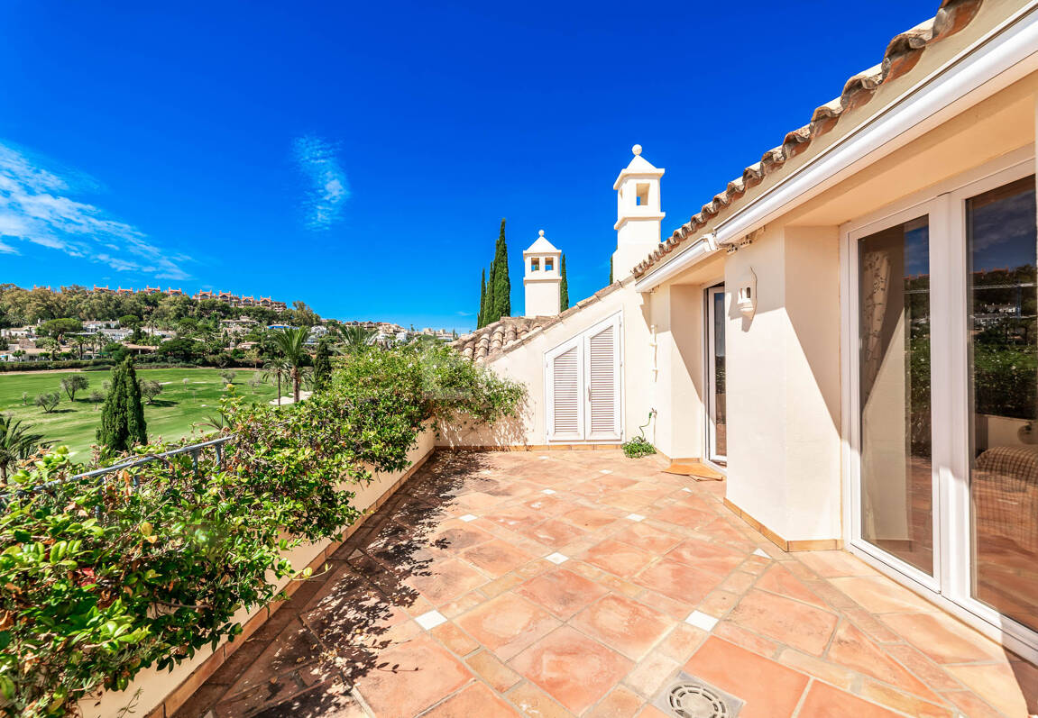 Duplex Penthouse med spektakulär Utsikt över Prestigeious Golf Area med stor potential