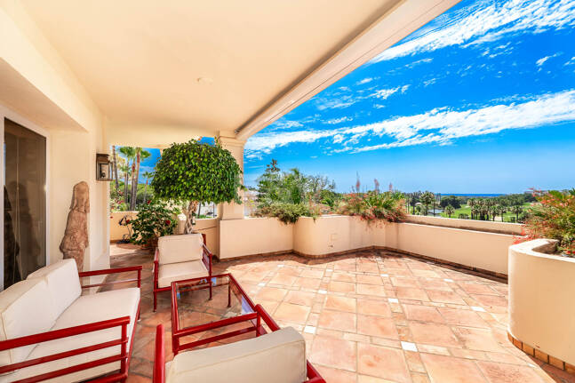 Duplex Penthouse med spektakulär Utsikt över Prestigeious Golf Area med stor potential