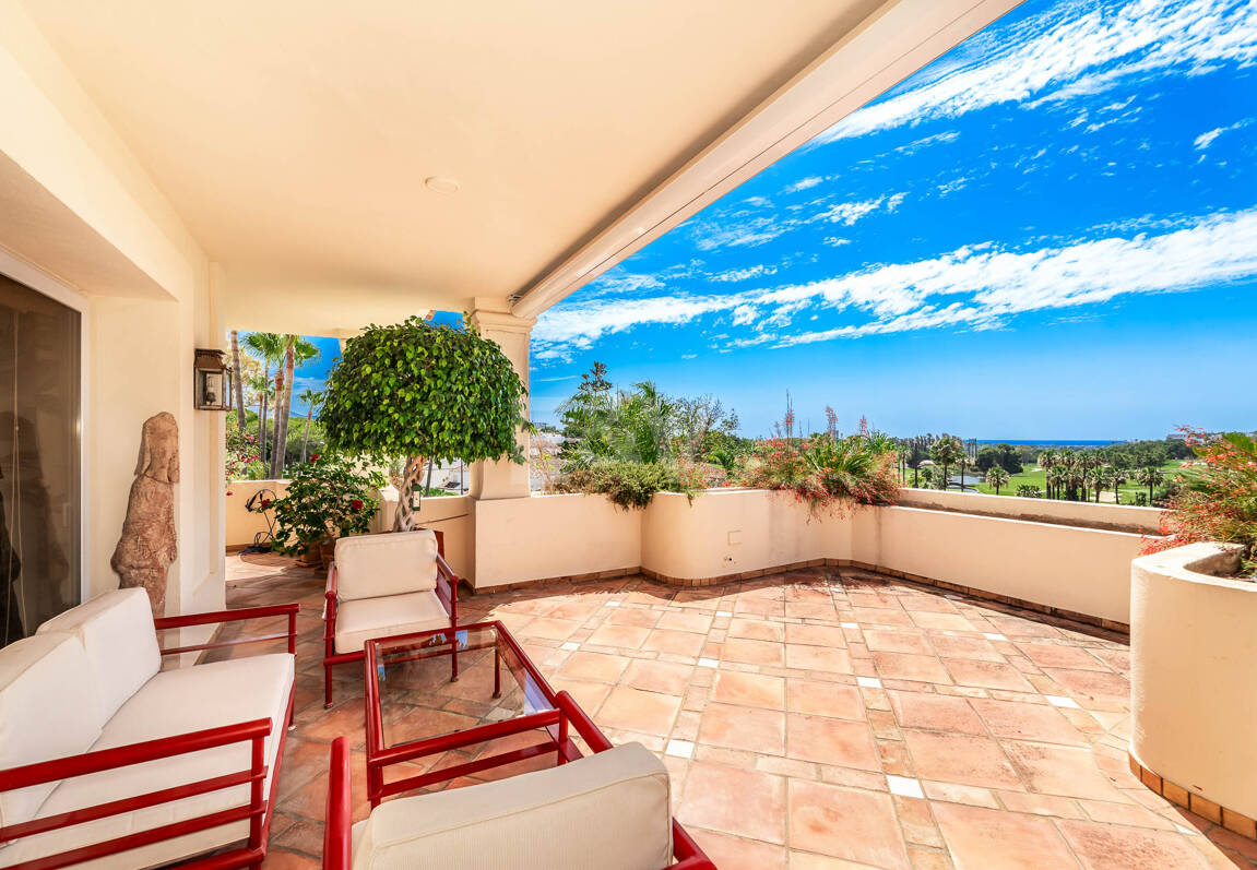 Duplex Penthouse med spektakulär Utsikt över Prestigeious Golf Area med stor potential