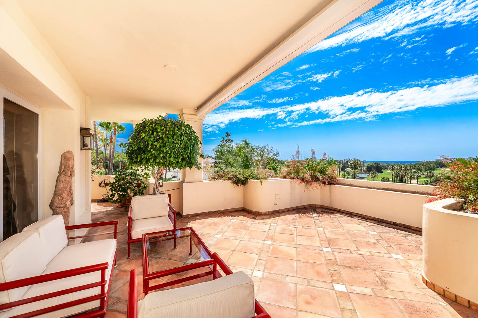 Penthouse dúplex en una prestigiosa comunidad de golf en primera línea con vistas espectaculares