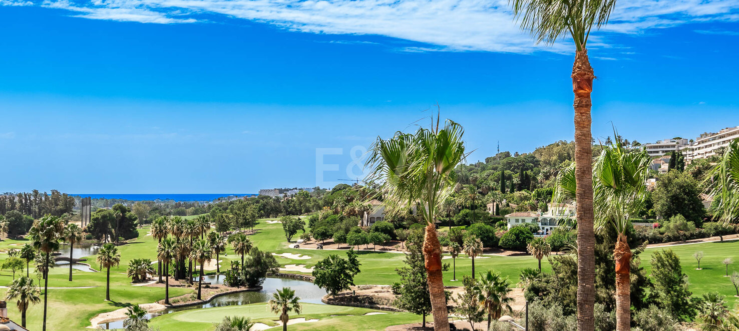 Duplex penthouse with spectacular views in prestigious Golf area – Great Potential !