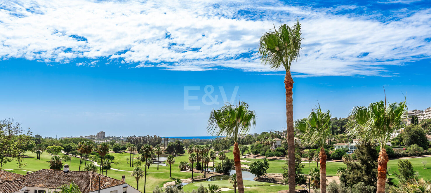 Duplex penthouse with spectacular views in prestigious Golf area – Great Potential !