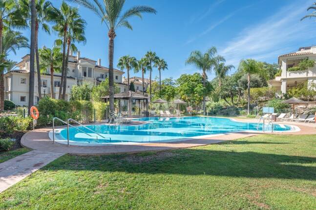 Duplex Penthouse med spektakulär Utsikt över Prestigeious Golf Area med stor potential