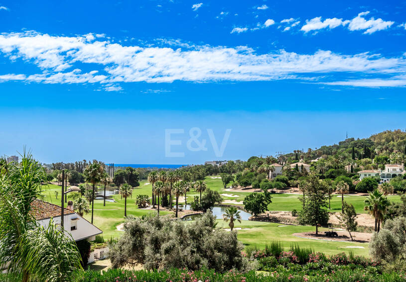 Duplex Penthouse med spektakulär Utsikt över Prestigeious Golf Area med stor potential