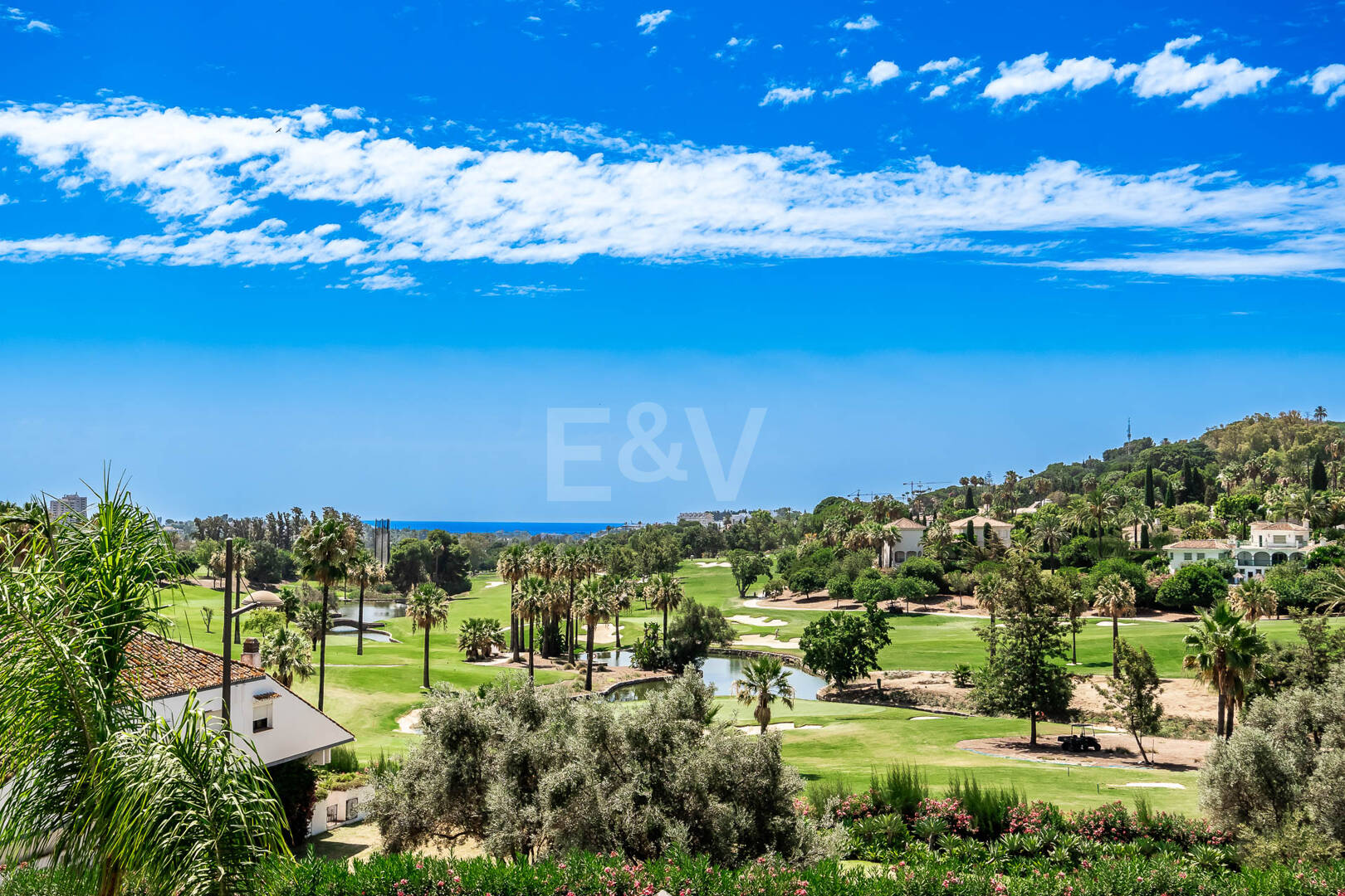 Penthouse dúplex en una prestigiosa comunidad de golf en primera línea con vistas espectaculares
