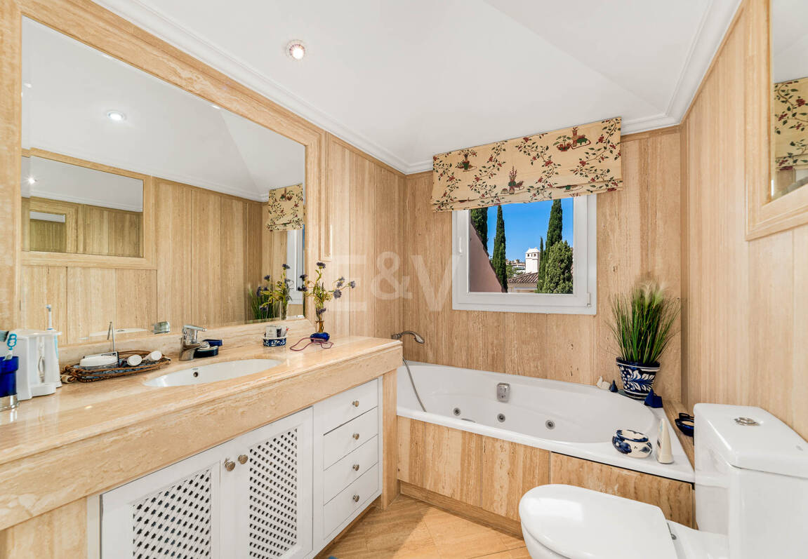 Duplex Penthouse med spektakulär Utsikt över Prestigeious Golf Area med stor potential