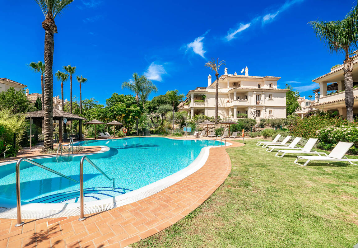 Duplex Penthouse med spektakulär Utsikt över Prestigeious Golf Area med stor potential