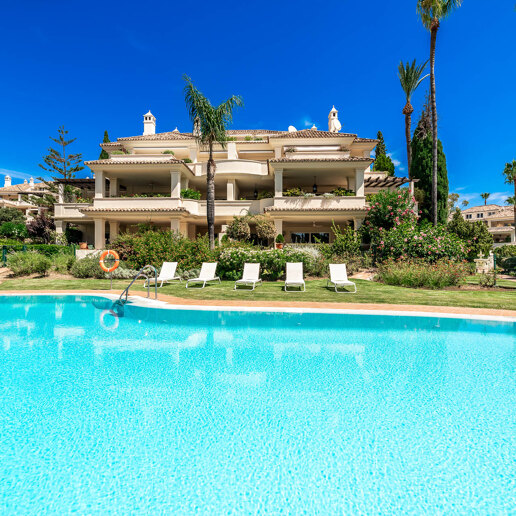 Duplex penthouse with spectacular views in prestigious Golf area – Great Potential !